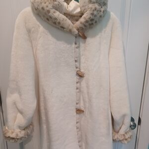 LIKE NEW COLDWATER CREEK TEDDY JACKET WITH FAUX FUR ANIMAL PRINT HOOD & CUFFS!